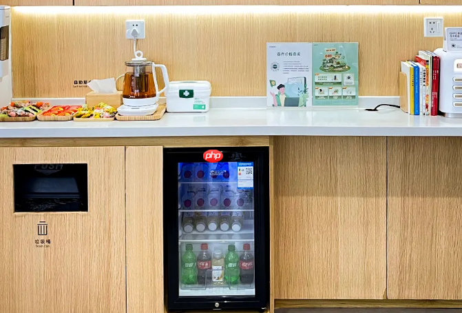 OPPO:近 400 家服务中心提供免费冷饮,7~9 月到店送修设备(包含贴膜、清洁保养)可享