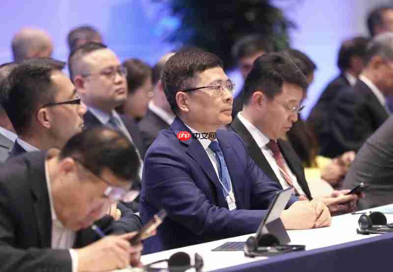 周云杰出席2025年夏季达沃斯论坛探讨中国AI发展路径