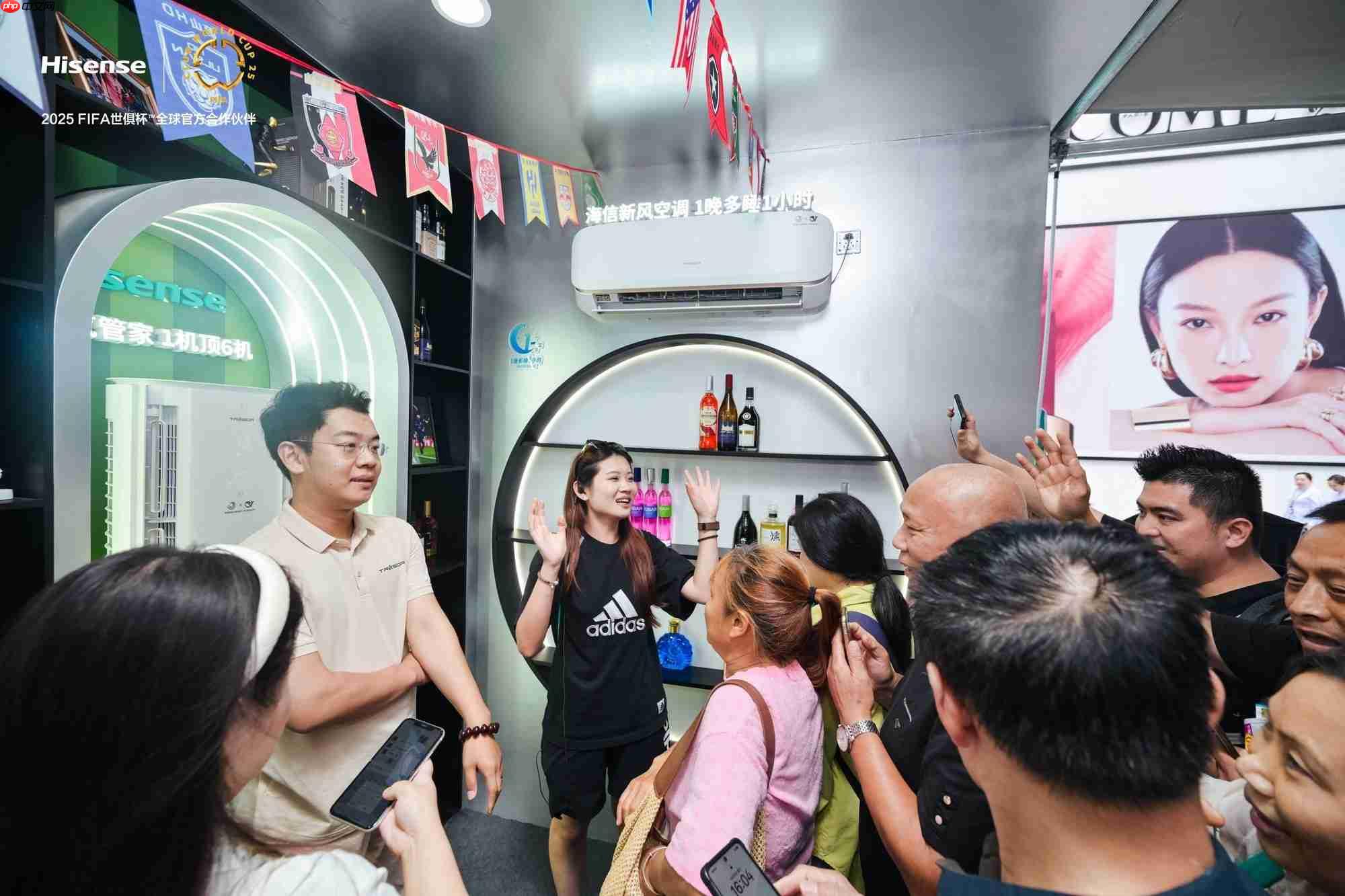 助力第13届重百家电节,海信AI球迷大巴带来世俱杯观赛体验!