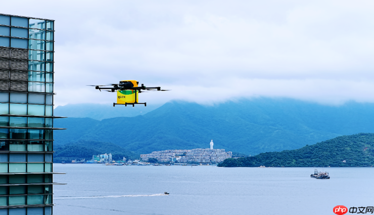 美团无人机香港首条常态化航线开航 翻山跨海配送效率提升近7倍