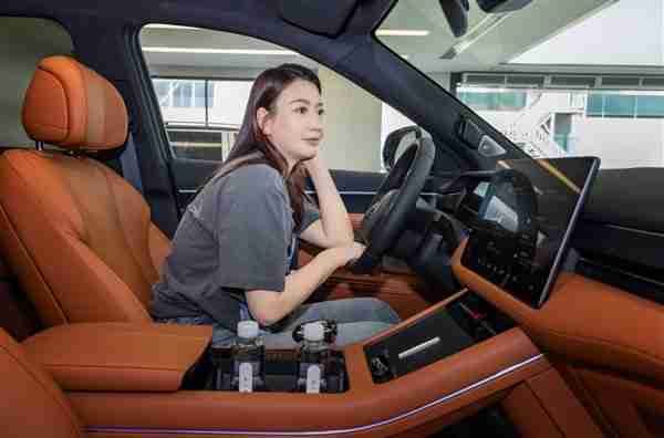 世界冠军入手问界新M7 余承东称已交付22万辆