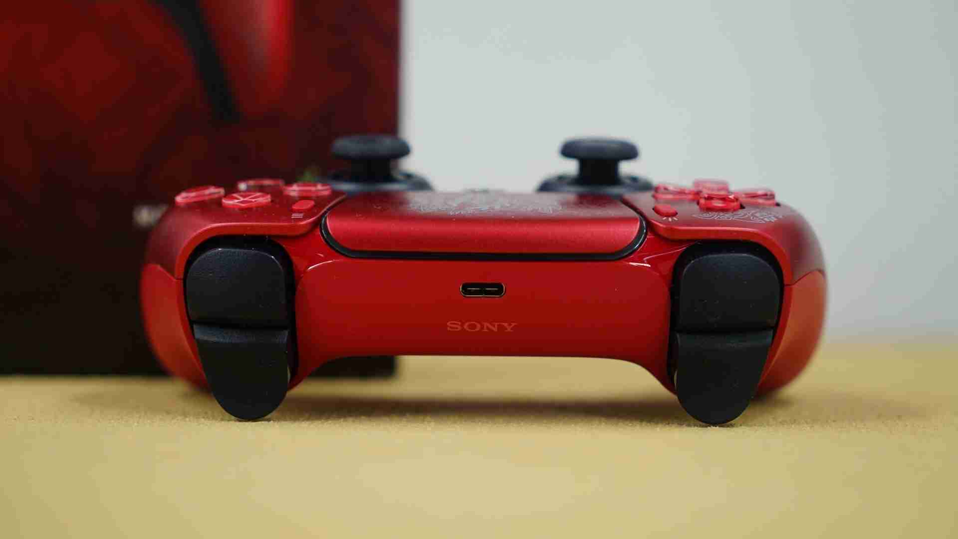 PlayStation《怪物猎人 荒野》联动限量PS5 DualSense手柄开箱图集