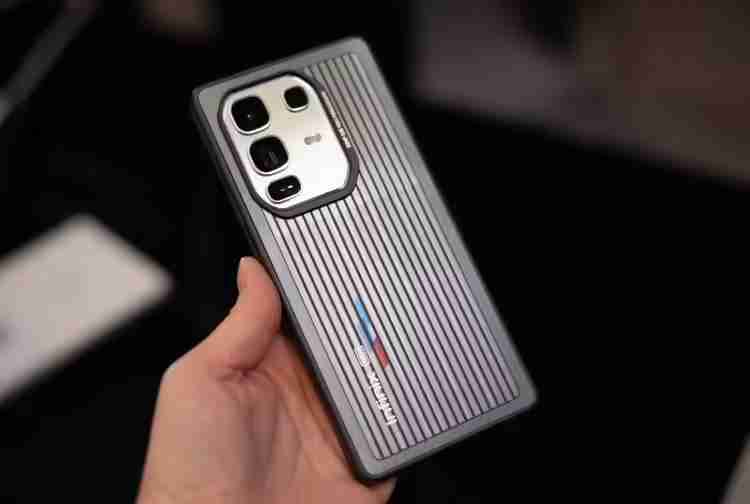 传音MWC秀肌肉：展示Infinix太阳能充电手机与变色墨水屏手机