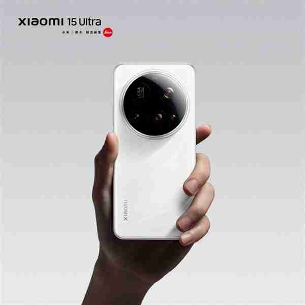 雷军晒小米15 Ultra黑白双配色：红色大师镜头环 白色太优雅了
