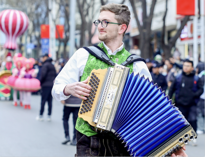 中国奥地利冰雪文化交融 山西陵川变身中国“阿尔卑斯”