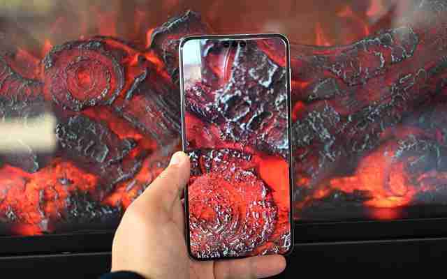 华为Mate 70 Pro拍照怎么样？红枫原色表现出色，96mm长焦彪悍