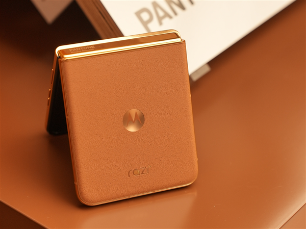 5899元!moto razr 50 Ultra摩卡慕斯限定版开售:咖啡渣做后壳