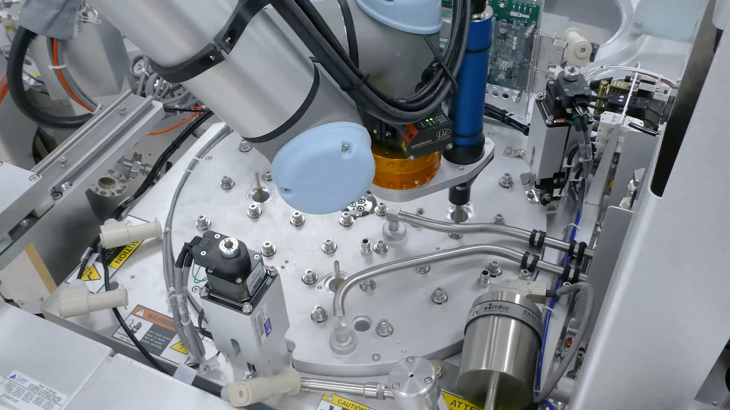 泛林介绍世界首款半导体制造设备维护专用协作机器人 Dextro,已获多家晶圆厂应用 泛林介绍世界首款半导体制造设备维护专用协作机器人 Dextro,已获多家晶圆厂应用