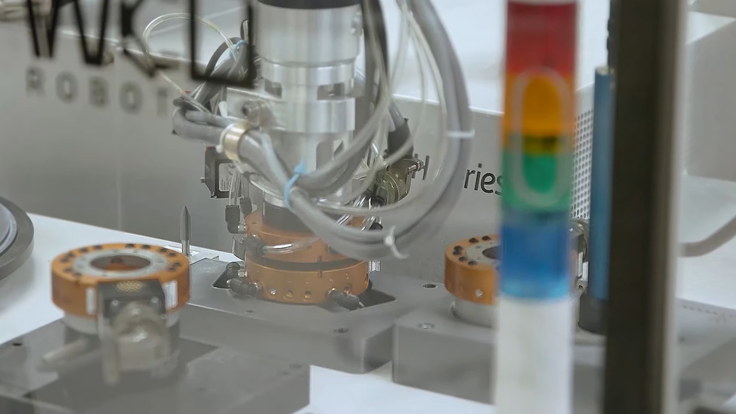 泛林介绍世界首款半导体制造设备维护专用协作机器人 Dextro,已获多家晶圆厂应用 泛林介绍世界首款半导体制造设备维护专用协作机器人 Dextro,已获多家晶圆厂应用