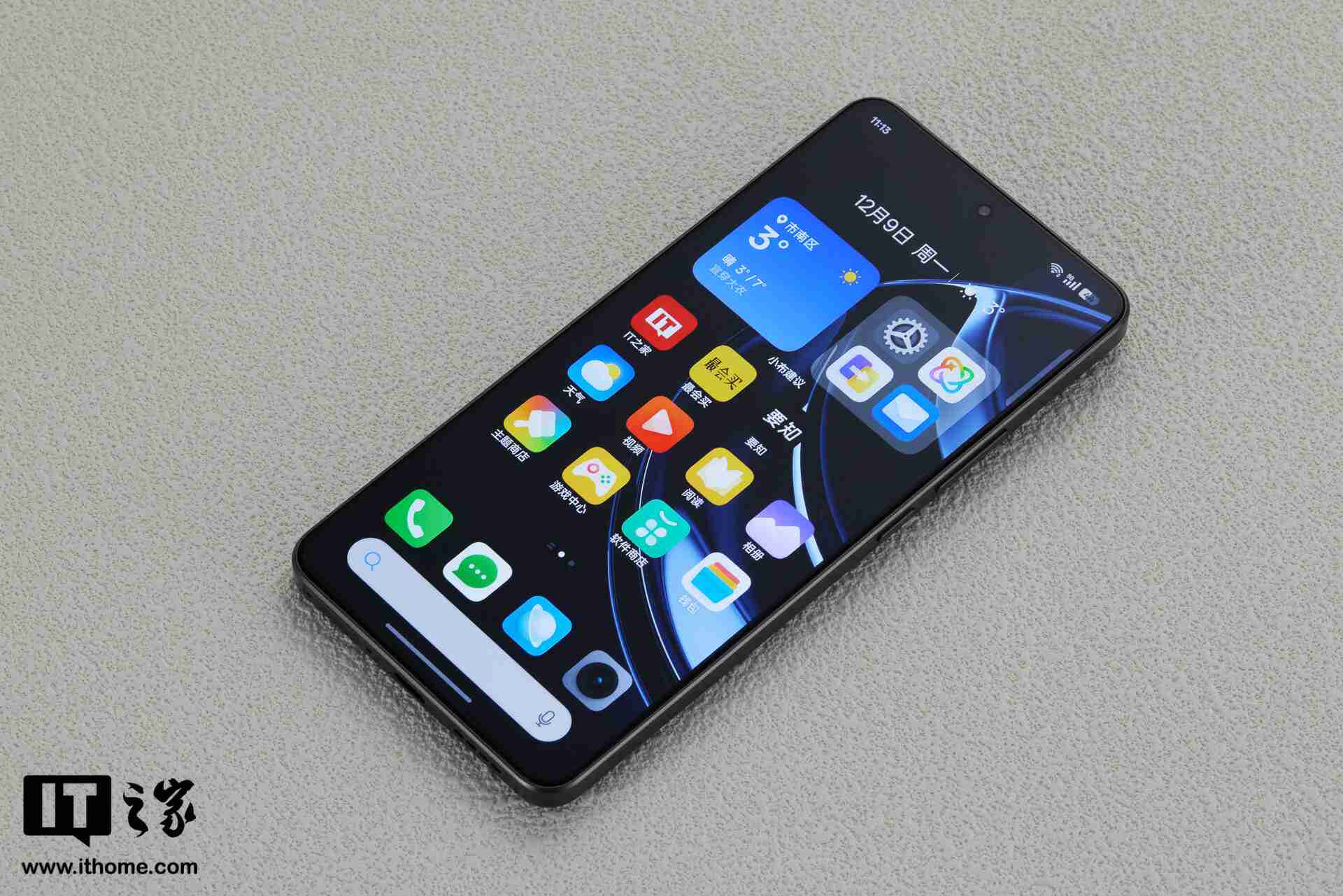 真我 Neo7 图赏:8.5mm 机身内竟塞进 7000mAh 大电池