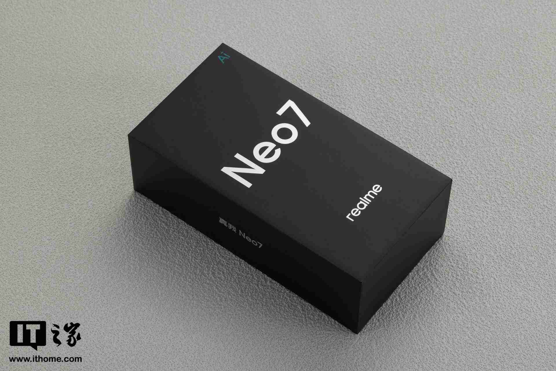 真我 Neo7 图赏:8.5mm 机身内竟塞进 7000mAh 大电池