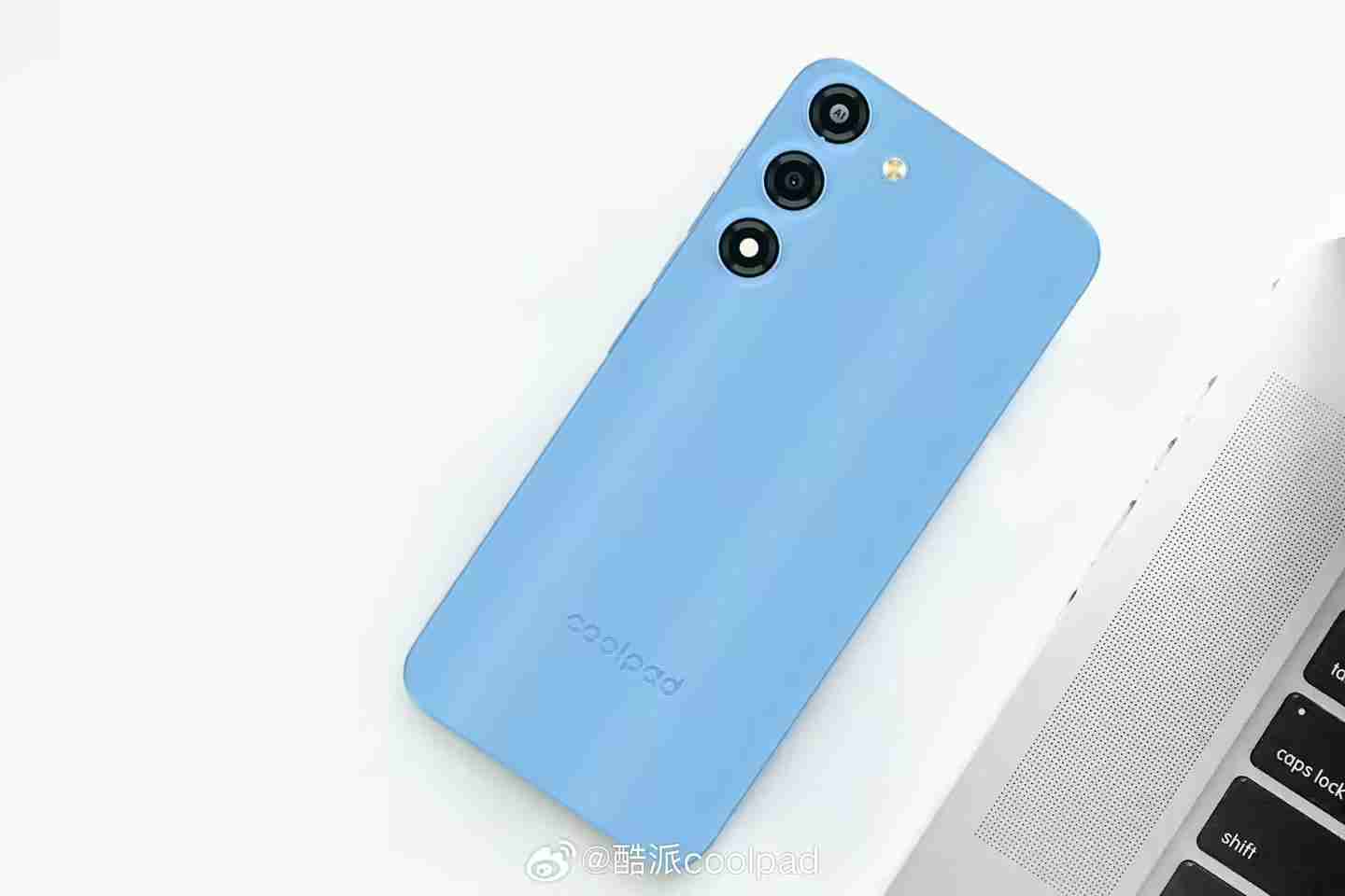 酷派推出Y77手机：3900毫安时电池、6G+128G存储规格