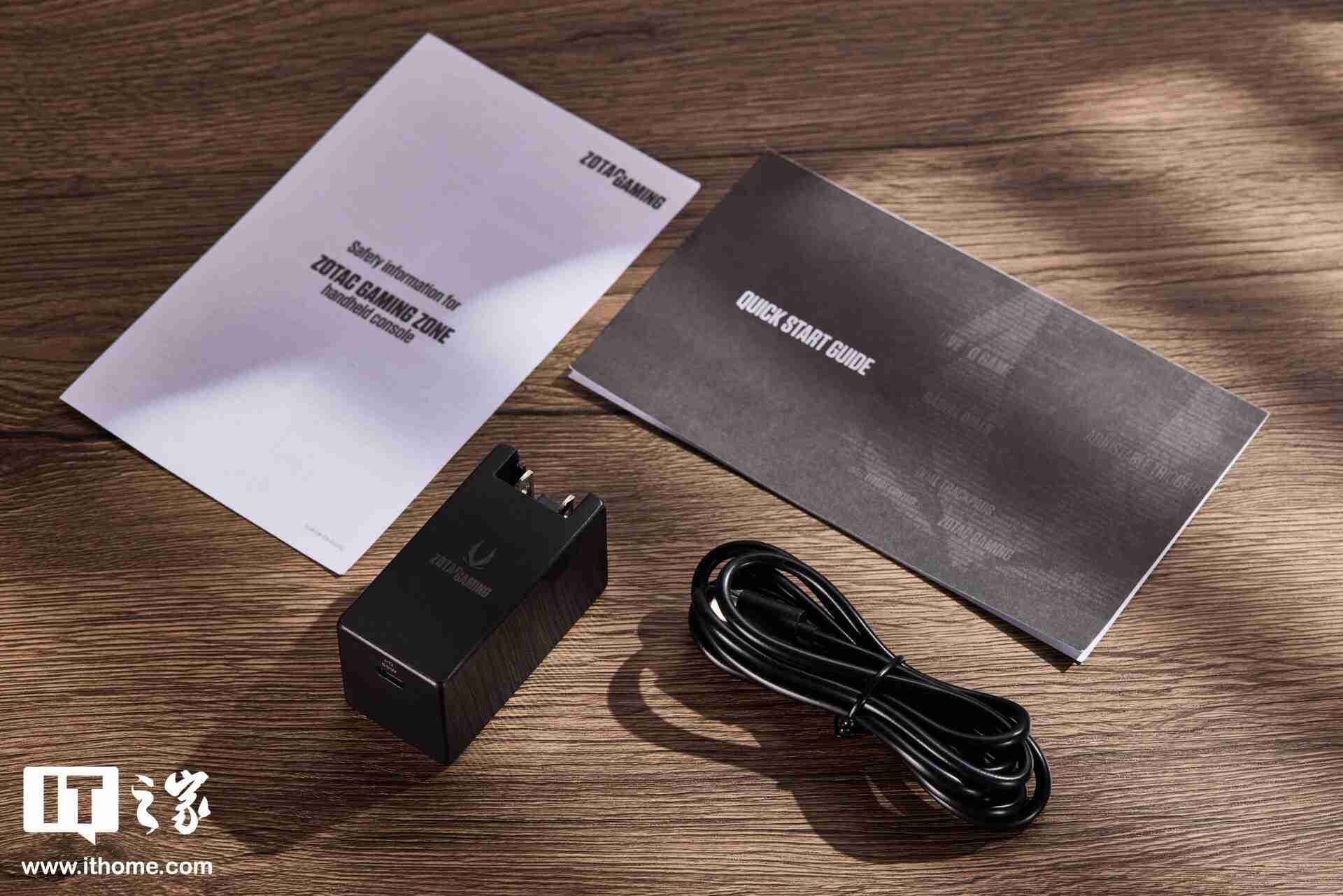 索泰 ZONE 游戏掌机图赏：120Hz AMOLED 屏、拨动式轮盘、双触控板、二段式扳机