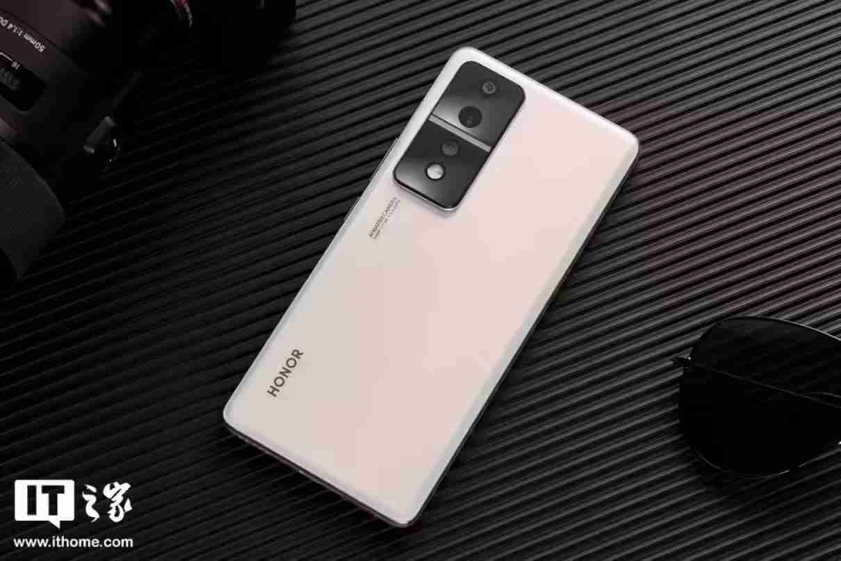 荣耀GT手机将搭载3.3GHz版本高通骁龙8 Gen3处理器,宣称拍照“应该比同档位性能手机都会更好”