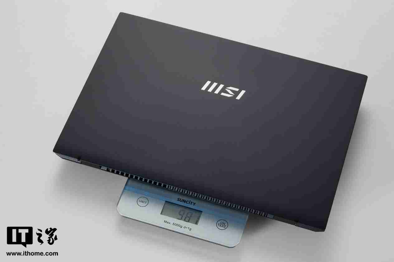 【IT之家开箱】微星尊爵 13 AI+ Evo 2024 图赏：990g 极致轻薄本