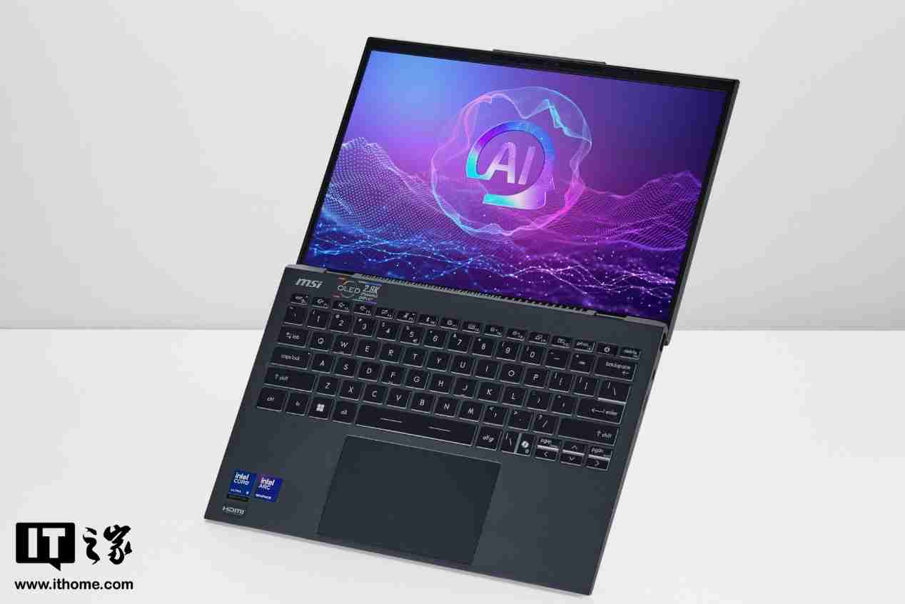【IT之家开箱】微星尊爵 13 AI+ Evo 2024 图赏：990g 极致轻薄本