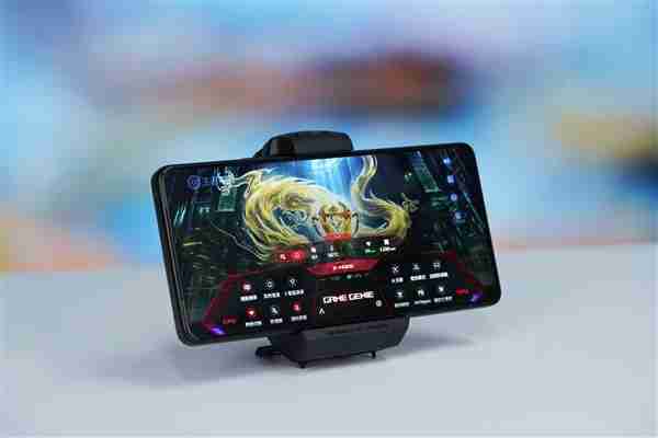 行业首发185Hz高刷新率!ROG游戏手机9 Pro图赏