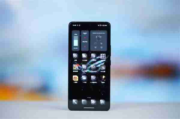 行业首发185Hz高刷新率!ROG游戏手机9 Pro图赏