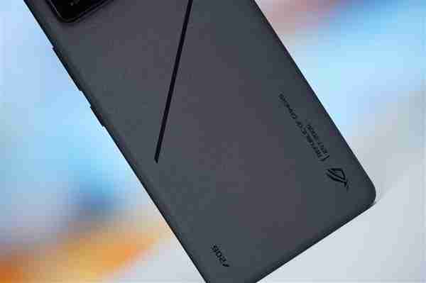 行业首发185Hz高刷新率!ROG游戏手机9 Pro图赏