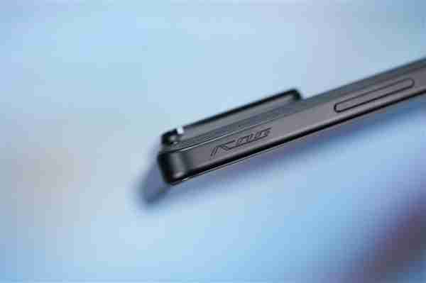 行业首发185Hz高刷新率!ROG游戏手机9 Pro图赏