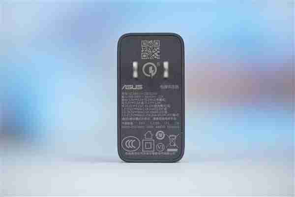 行业首发185Hz高刷新率!ROG游戏手机9 Pro图赏