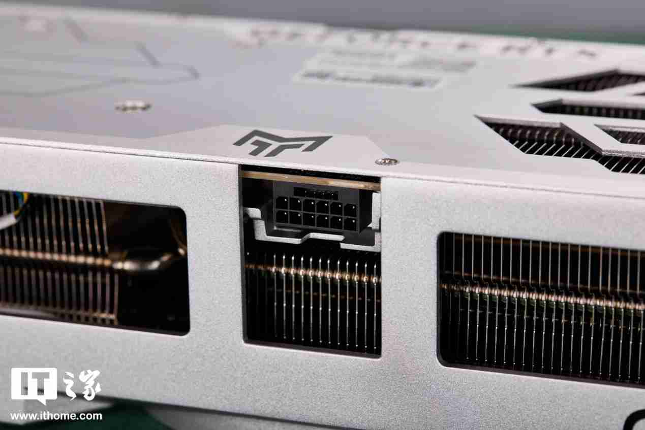 影驰 GeForce RTX 4070Ti SUPER 金属大师 Plus OC 评测：好散热榨干每一丝性能