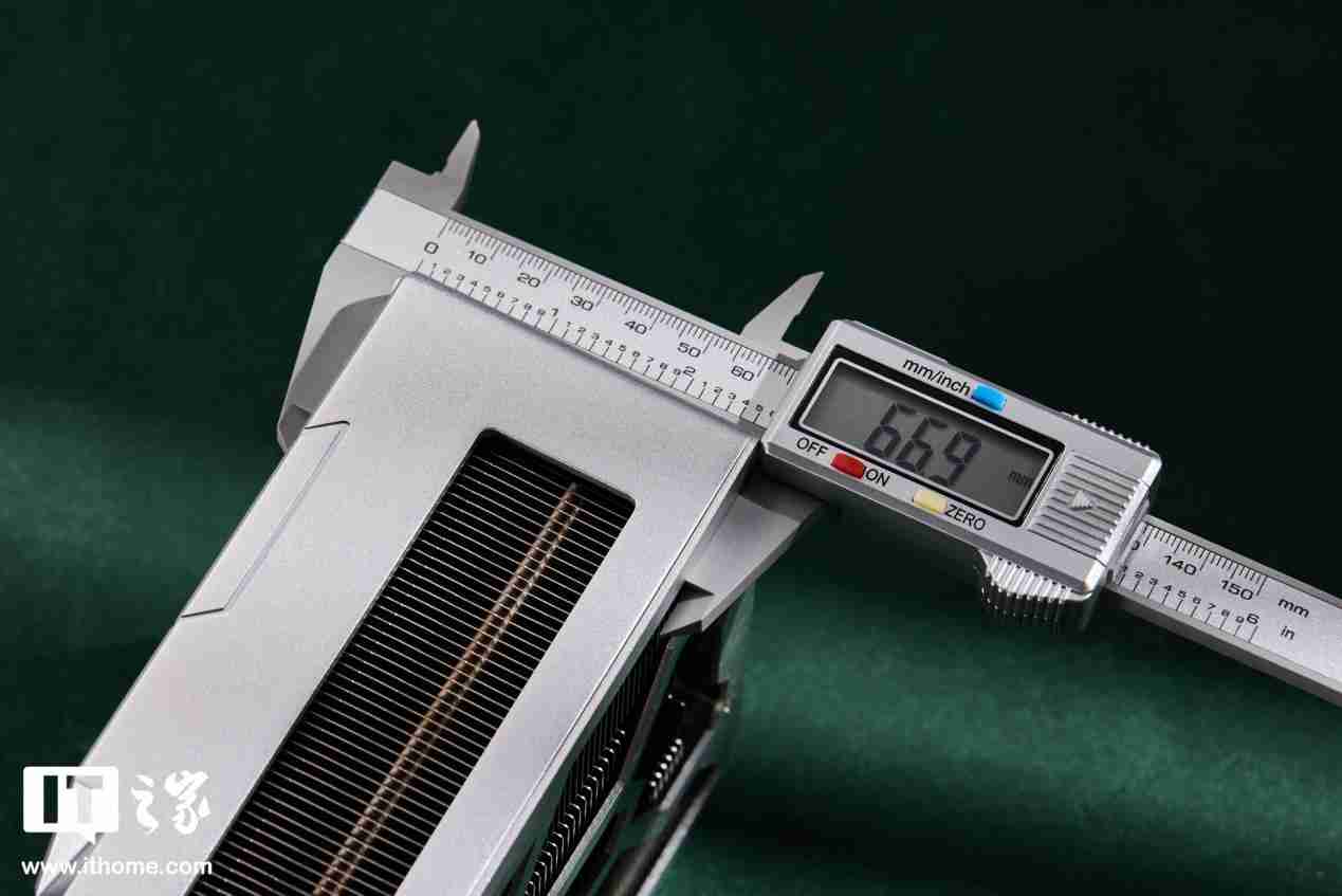 影驰 GeForce RTX 4070Ti SUPER 金属大师 Plus OC 评测：好散热榨干每一丝性能