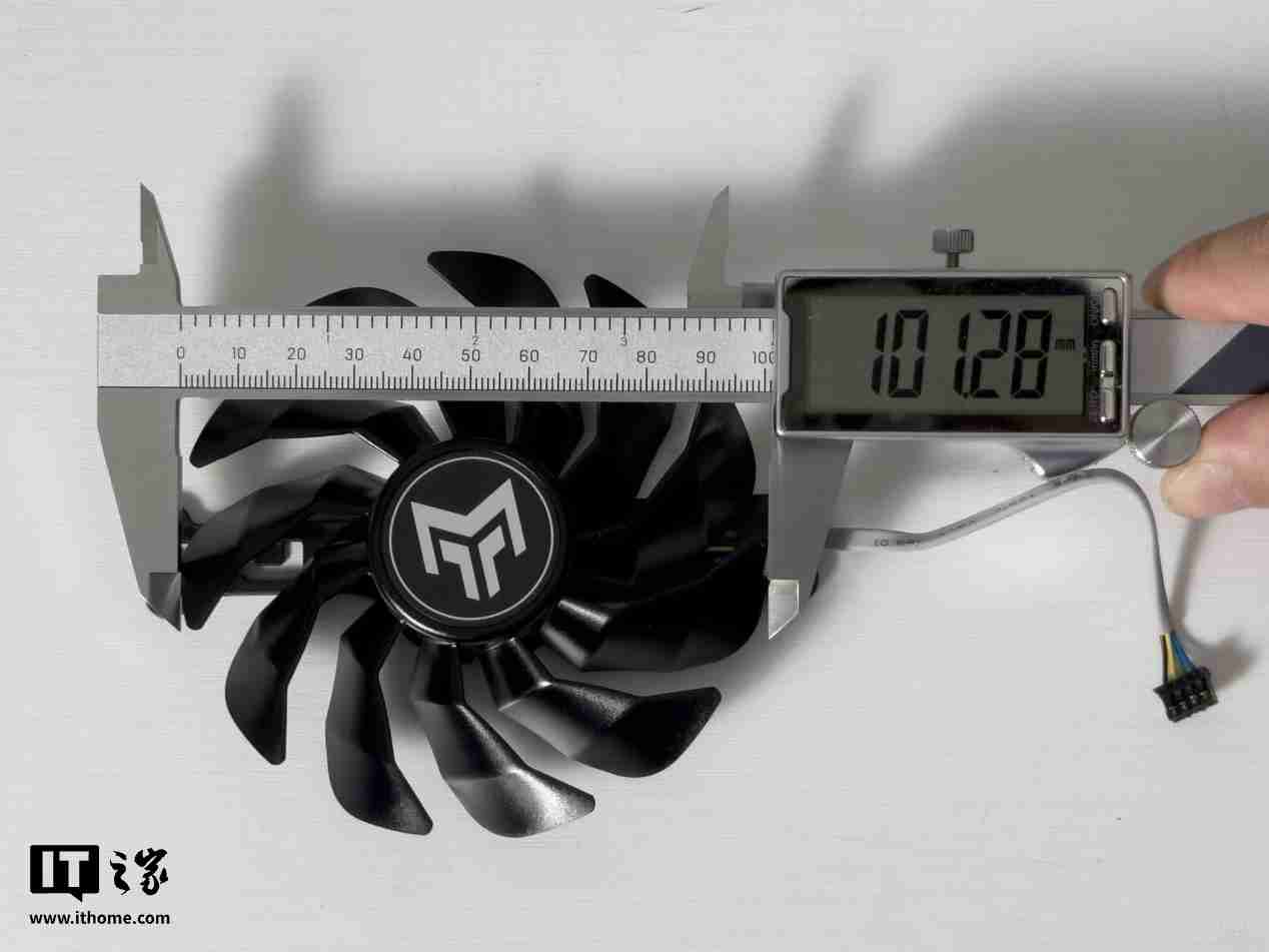 影驰 GeForce RTX 4070Ti SUPER 金属大师 Plus OC 评测：好散热榨干每一丝性能