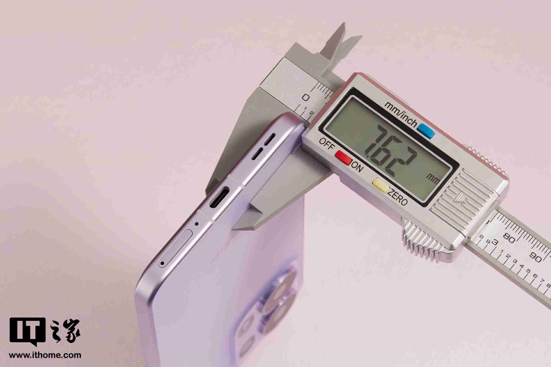 OPPO Reno13 系列实拍图赏：四曲柔边小直屏，“超美小 OPhone”