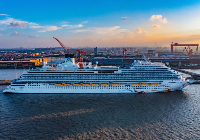 国内首家,上海外高桥造船累计交船总量突破一亿载重吨大关