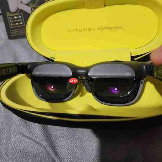 《赛博朋克》联名款XR眼镜实拍:120Hz刷新率 可编程灯带