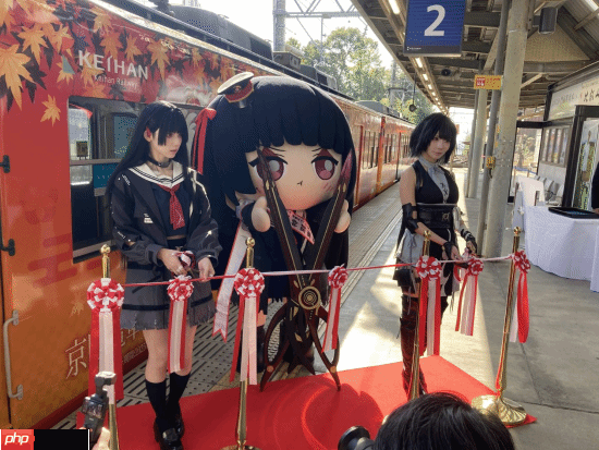 《鸣潮》×京阪电车联动开启!人气黑长直JK少女降临