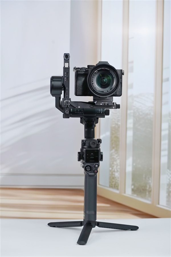 新一代相机增稳利器！大疆DJI RS 5手持云台稳定器图赏