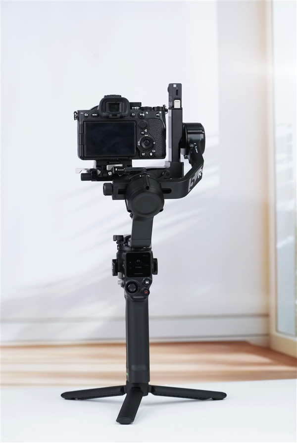 新一代相机增稳利器！大疆DJI RS 5手持云台稳定器图赏