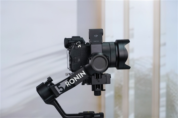 新一代相机增稳利器！大疆DJI RS 5手持云台稳定器图赏