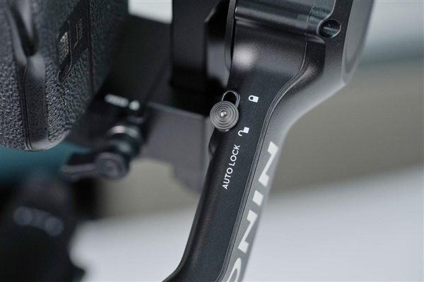 新一代相机增稳利器！大疆DJI RS 5手持云台稳定器图赏
