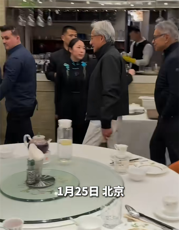 黄仁勋现身上海北京：一路吃、喝、逛、买