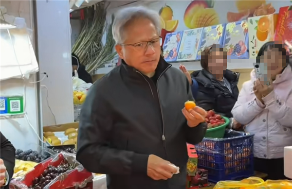 黄仁勋现身上海北京：一路吃、喝、逛、买