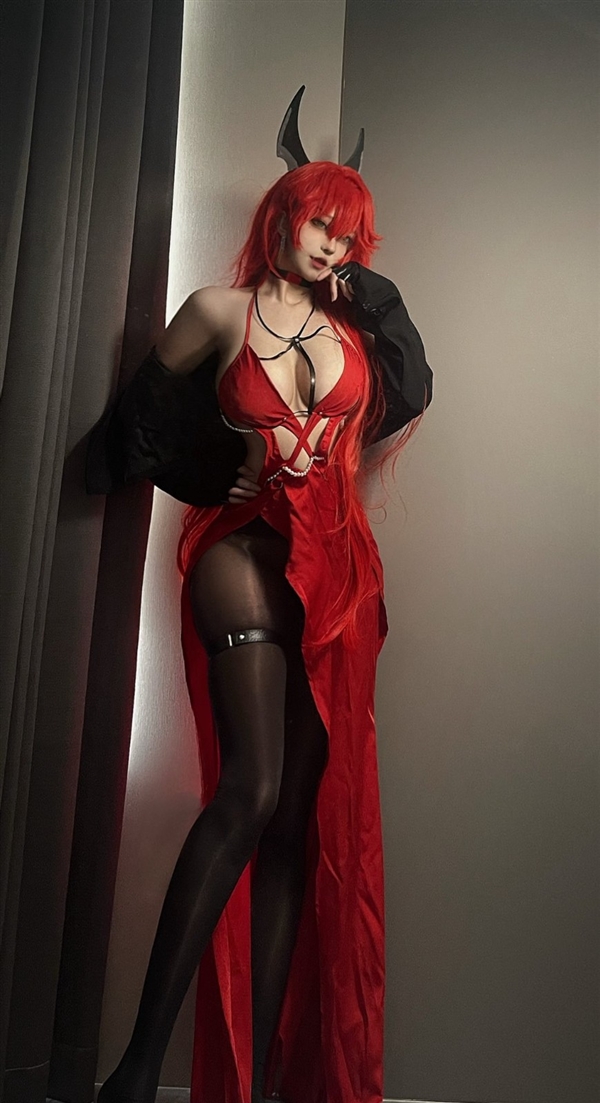 美女Coser被绅士画师肯定：让人心动了