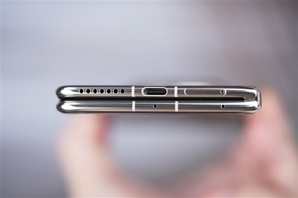 双折叠巅峰之作！华为Mate X7典藏版图赏