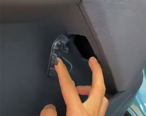 网友实测通过机械装置开某007后门：比唐僧取经还难