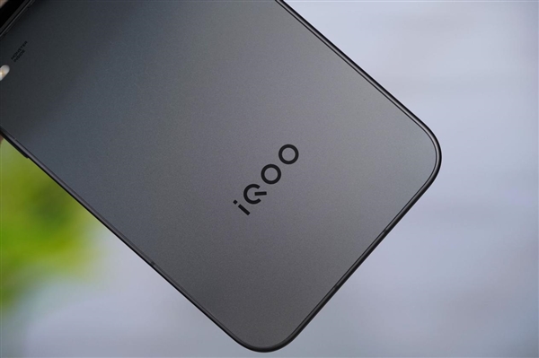 451万分最强旗舰手机！iQOO 15 Ultra图赏